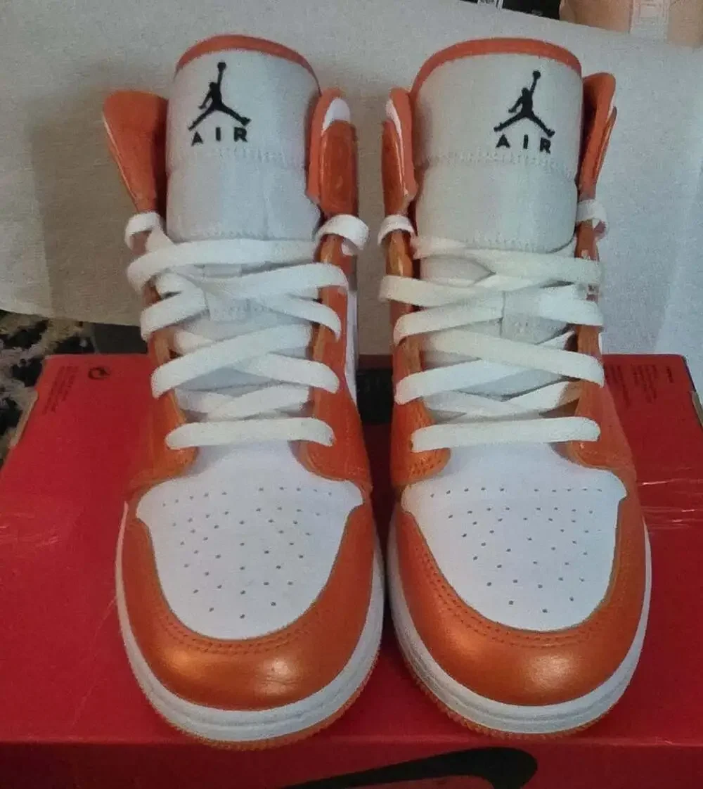 Nike Air Jordan 1 High OG Size 6.5 Orange White Sneakers